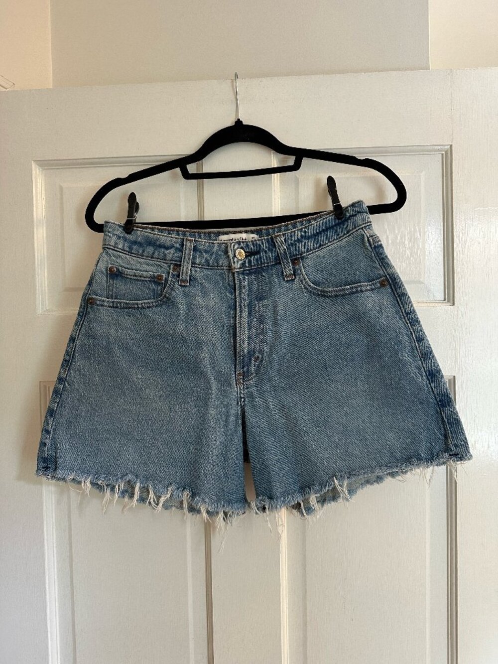 Abercrombie Curve Love High Rise Dad Short in Medium Raw Hem